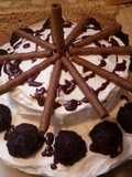 Torta de chocolate con trufas y barquillos