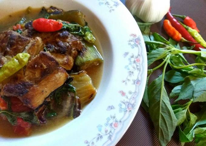 Ikan asap dan terung bumbu pecal