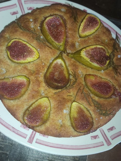 Una foto de Focaccia integral con higos (🌱)