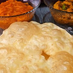 A picture of Halwa poori with chana salan.