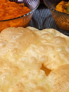 A picture of Halwa poori with chana salan.