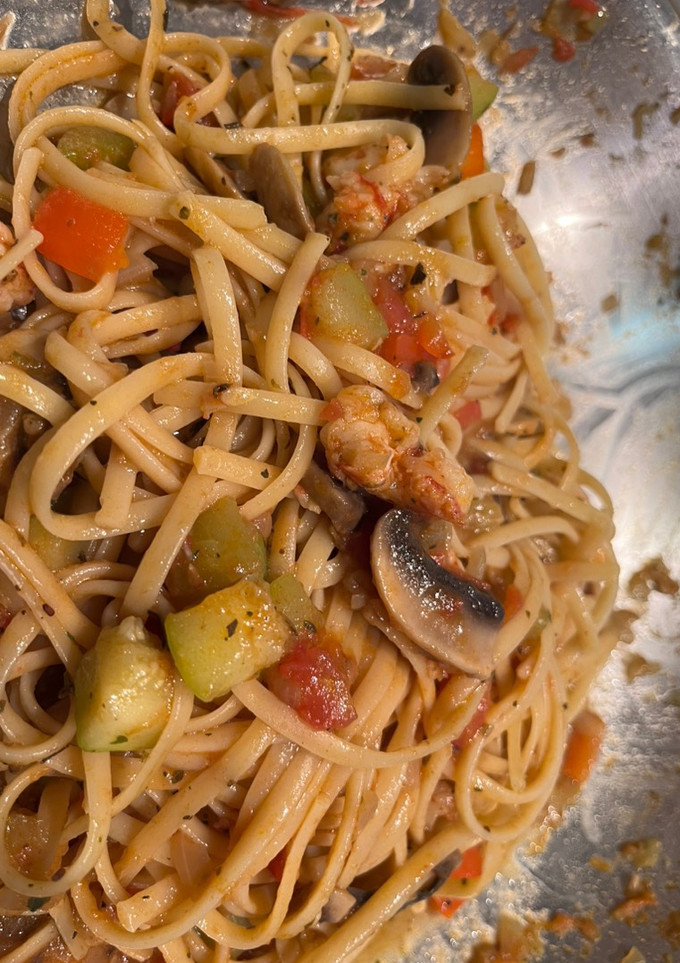 Una foto de Tallarines con Langostinos