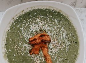 Una foto de Crema de espinaca, tallos de brócoli y puerro. Sostenible 🌿✨