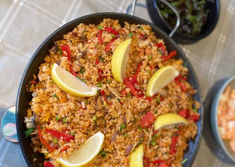 Vegetarian paella