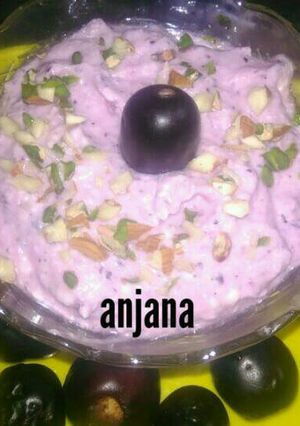 A picture of Jamun shrikand.