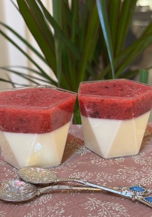 Erdei gyümölcsös Panna Cotta recept fotója
