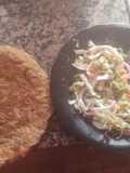 Tortilla de papas hervida con ensalada de repollo