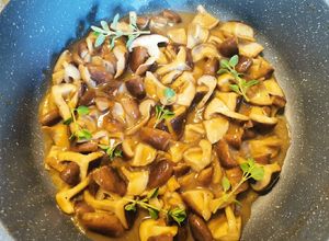 Shitake (shiitake) gomba szotírozva / sauté recept fotója