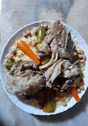 Une photo de Couscous agneau, légumes et raisins secs 🥣