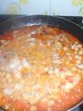 Cazuela de brótola con garbanzos y porotos