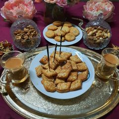 A picture of Maiday ki meethi tikkiyan😋.