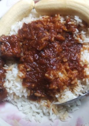 A picture of Banana wt white rice n stew.
