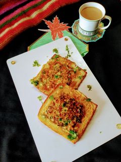 ब्रेड चीजी एग पॉकेट (Bread cheesy egg pocket recipe in hindi) रेसिपी मुख्य फोटो