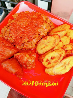 A picture of Beans and fried plantain.