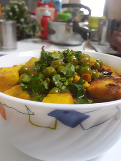 A picture of Matar paneer.