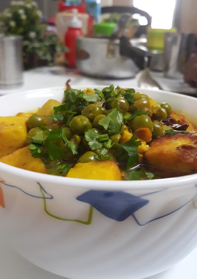 A picture of Matar paneer.