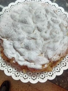 Una foto de Tarta con manzanas, una receta muy simple, y muy rica, hecha con 4 ingredientes