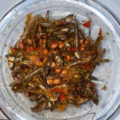 A picture of Teri kacang pedas kering.