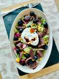 Ensalada de mollejas de pato con arándanos y burrata trufada
