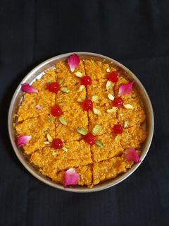 મેંગો કલાકંદ (Mango Kalakand Recipe In Gujarati) રેસીપી મુખ્ય ફોટો