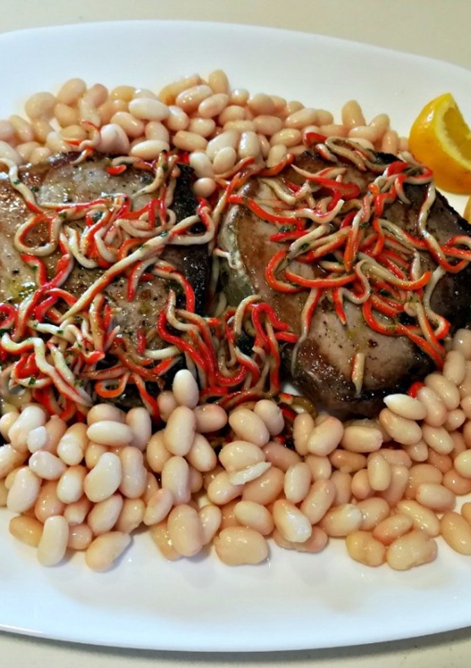 Una foto de Atún fresco con surimi rallado al ajillo
