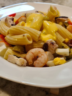 Una foto de Ensalada de pasta y pulpo con mayonesa de mango