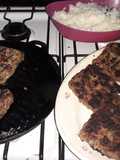 Hamburguesas de carne con ensalada