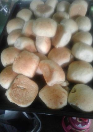 Una foto de Pan casero con queso fresco