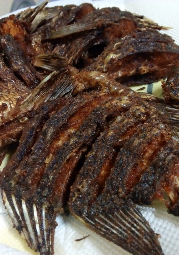 A picture of Turmeric fried fish.