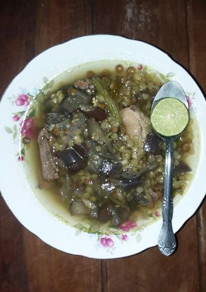 Una foto de Lentejas y Berenjena en caldo.....🇸🇻