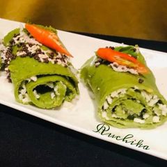 A picture of Paneer stuffed palak khandavi.