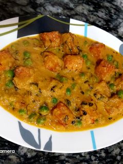 A picture of Paneer matar masala.