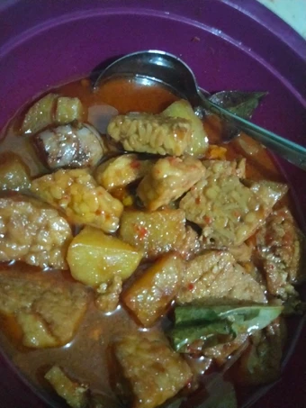 Langkah Mudah untuk Menyiapkan Resep Semur tahu tempe kentang edisi hemat yang Enak Banget Anti Ribet, Lezat