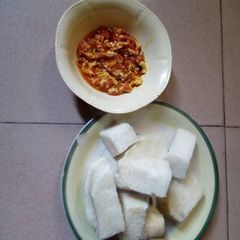 Egg sauce and yam A picture of Egg sauce and yam.