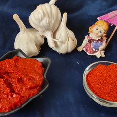 A picture of Garlic chutney.