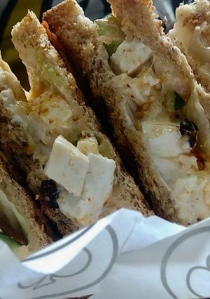 A picture of Cheesy sandwich.