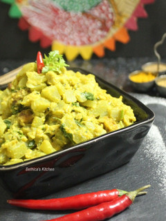 A picture of Lau Posto (Bottle Gourd cooked with Poppy Seeds Paste - Bengali Style).