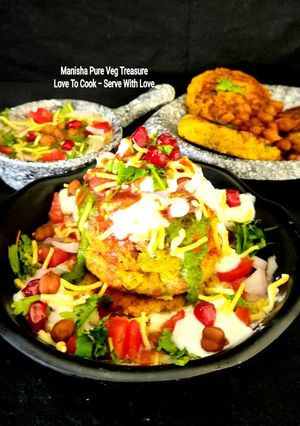 A picture of Kala Chana Tikki Chat.