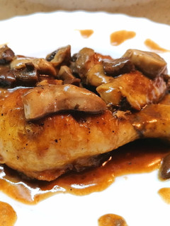 Una foto de Pollo en salsa de setas