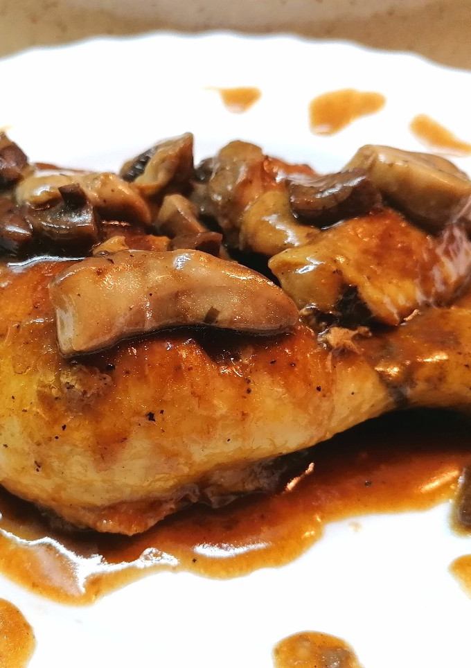 Una foto de Pollo en salsa de setas