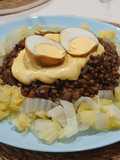 Potaje Tradicional de Lentejas a Fuego Lento con Col Asiática y Huevos Laqueados