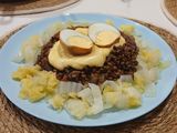 Potaje Tradicional de Lentejas a Fuego Lento con Col Asiática y Huevos Laqueados