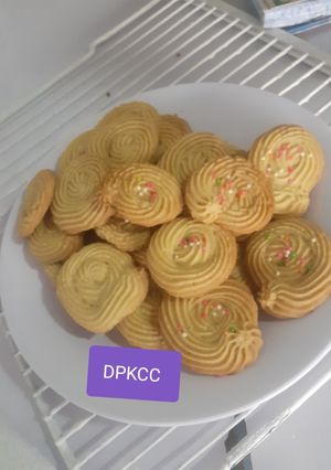 A picture of Piping Cookies.