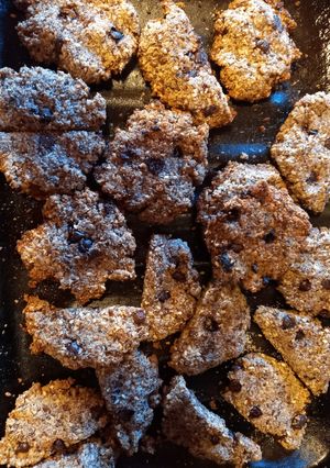 Una foto de Galletitas de coco, semillas de sésamo, lino, chía y chips de choco