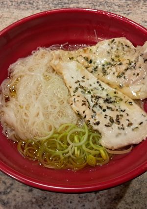 Foto di Ramen con Pollo e Spaghetti di riso