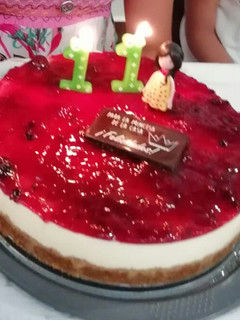 Una foto de Tarta de queso y frutas del bosque