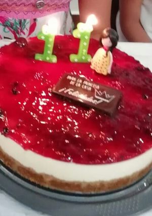 Una foto de Tarta de queso y frutas del bosque
