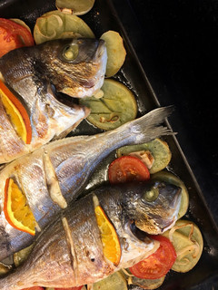 Una foto de Dorada al horno de mi madre 🌺 (y un cambio mío 👀)