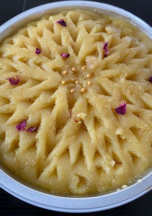 A picture of Semolina barfi halwa.