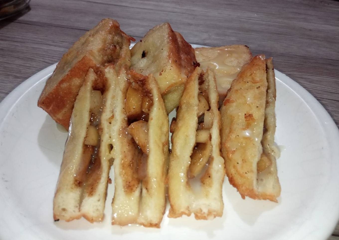 Fried Apple Sandwich (Mian Bao Apple ala-ala)